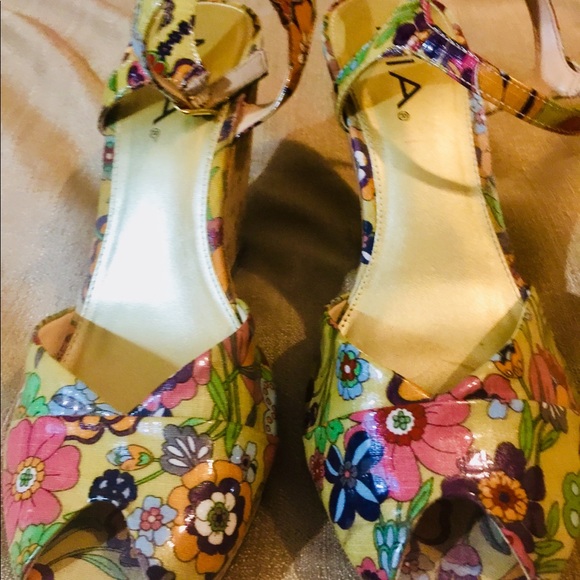 Mia Shoes - •FLORAL WEDGES🌺MIA